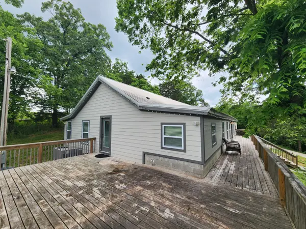 131 Shady LN, Washburn, MO 65772