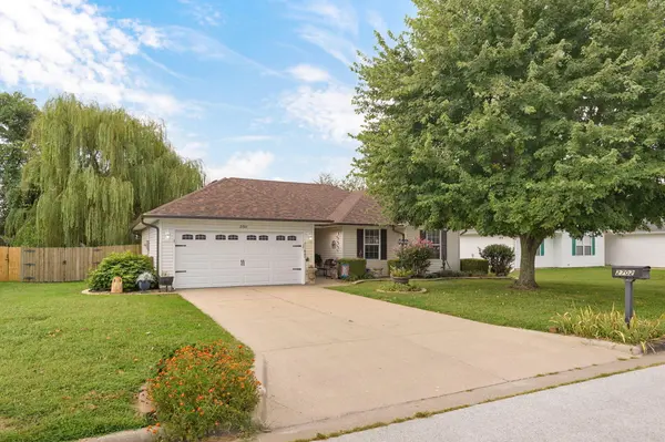 2702 E Lee ST, Republic, MO 65738