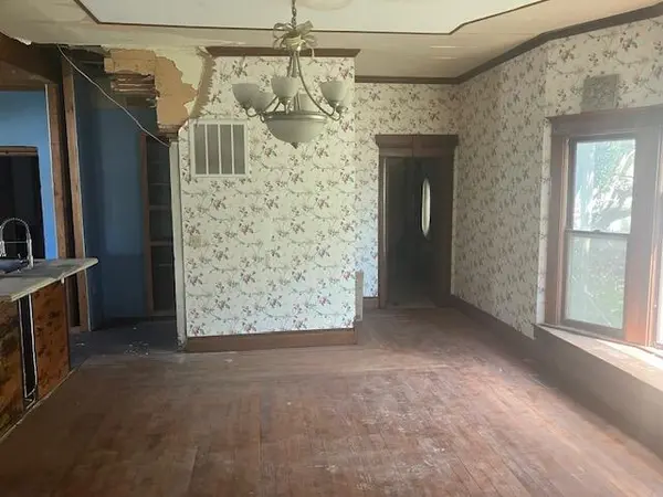 111 W Walnut ST, Columbus, KS 66725