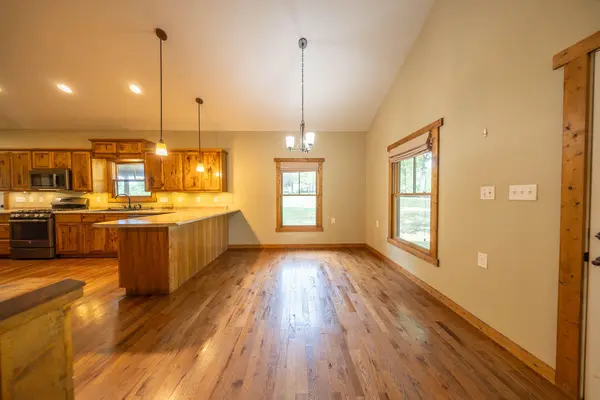 84 County Road 385, Koshkonong, MO 65692