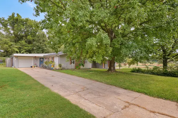 2633 W Phelps ST, Springfield, MO 65802