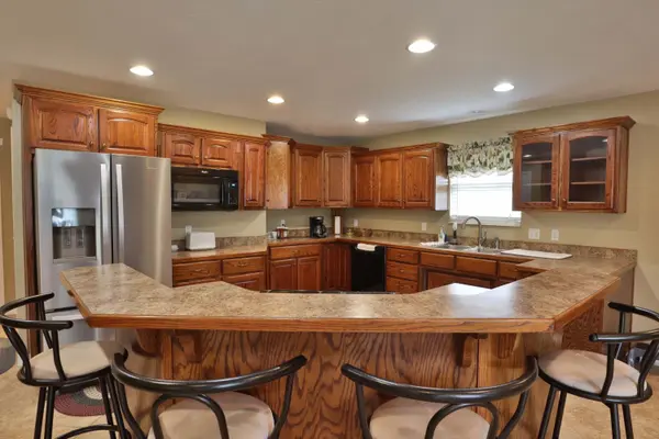 3741 N Oak Point AVE, Springfield, MO 65803