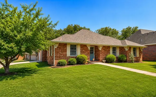 736 S Willow CT, Springfield, MO 65802