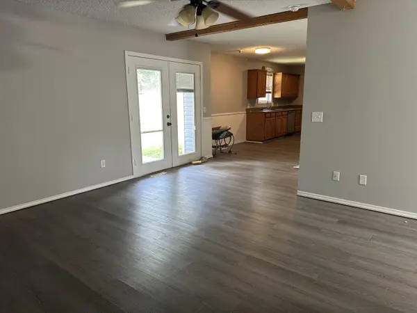 5807 S Iris LN, Battlefield, MO 65619