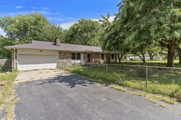 330 Peacock LN, Fordland, MO 65652
