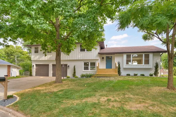 713 E Meadowlark CIR, Springfield, MO 65810