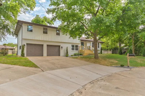 713 E Meadowlark CIR, Springfield, MO 65810