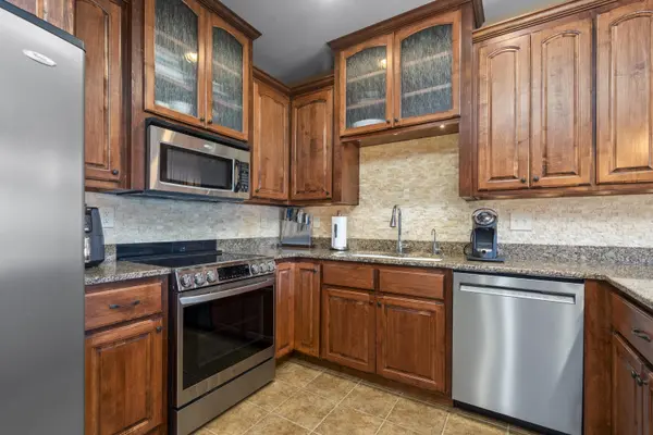 1207 Riverstone DR, Branson, MO 65616