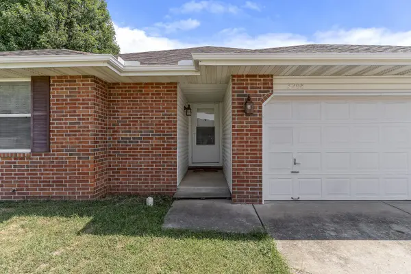 3208 W Scott ST, Springfield, MO 65803