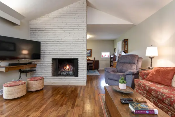 1842 E Sunset DR, Springfield, MO 65804