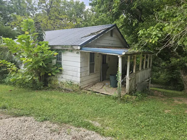17882 3rd ST, Eminence, MO 65466