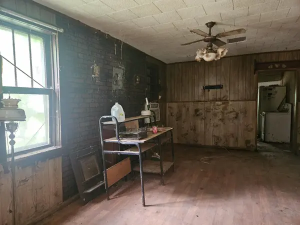 17882 3rd ST, Eminence, MO 65466