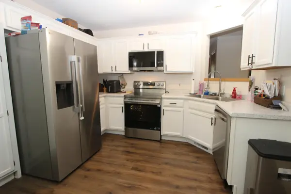 321 Shark CIR, Sparta, MO 65753