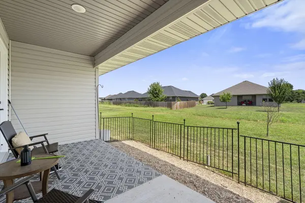 456 E Melton RD, Ozark, MO 65721