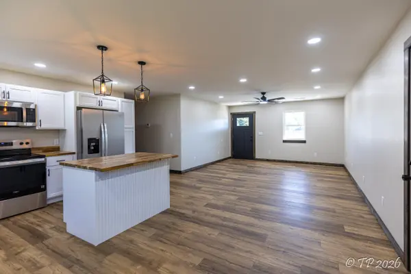 2415 Deatherage AVE, West Plains, MO 65775