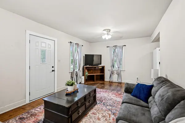 1886 N Fort AVE, Springfield, MO 65803