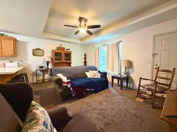 420/2/5/7 W Bradford ST, Bolivar, MO 65613