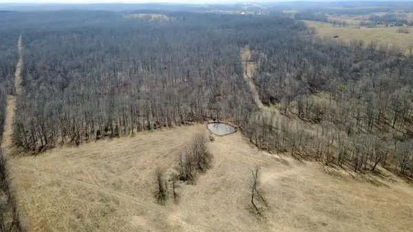 000 P HWY, Koshkonong, MO 65692