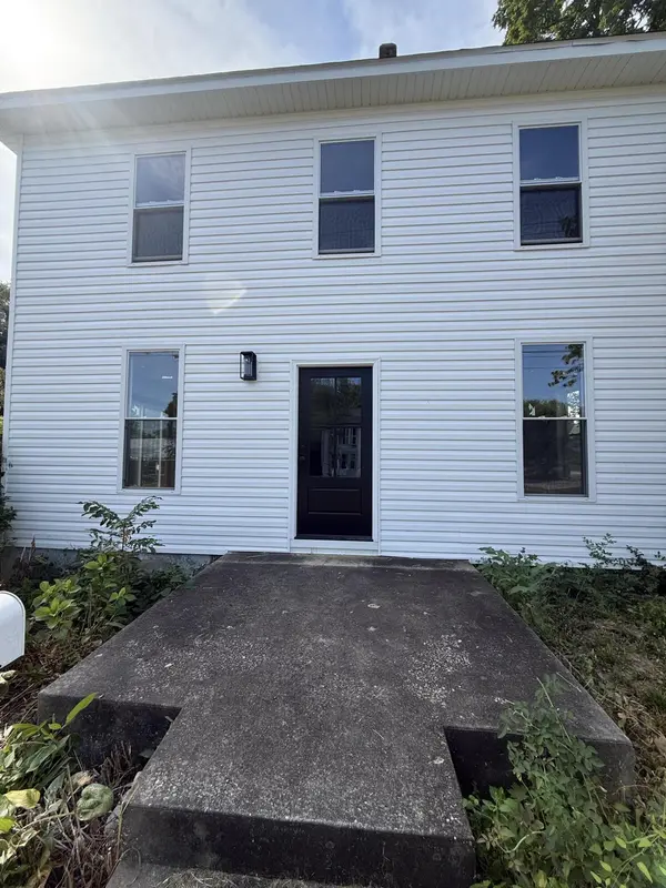402 E Olive ST, Bolivar, MO 65613