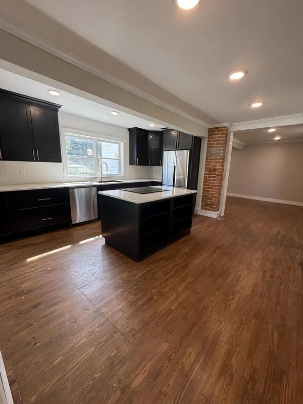 402 E Olive ST, Bolivar, MO 65613