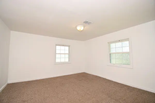 2960 W Latoka ST, Springfield, MO 65807
