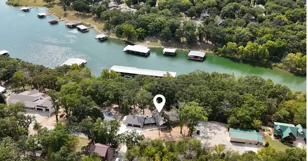 303 Bayshore ST, Shell Knob, MO 65747