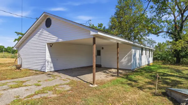 8574 County Road 6890, West Plains, MO 65775