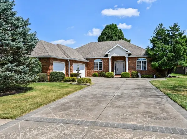 1228 N Yarberry CT, Springfield, MO 65802
