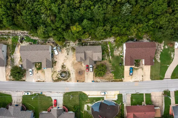 16 Lakeshore DR, Kimberling City, MO 65686