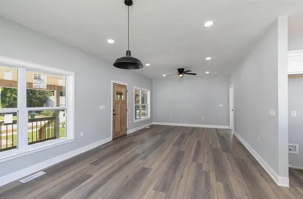 623 N Main AVE, Bolivar, MO 65613