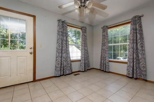2057 N Douglas AVE, Springfield, MO 65803