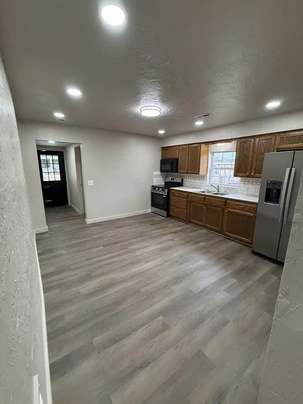 212 E Delta ST, Aurora, MO 65605