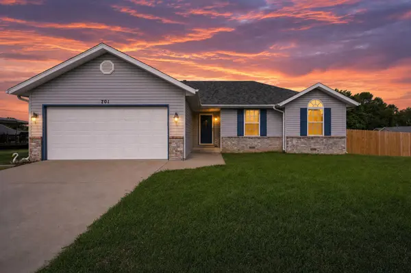 701 Darin LN, Willard, MO 65781
