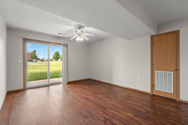 819 W Warren AVE, Ozark, MO 65721
