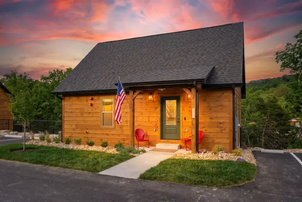 355 Mark Twain DR, Hollister, MO 65672