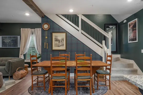 355 Mark Twain DR, Hollister, MO 65672