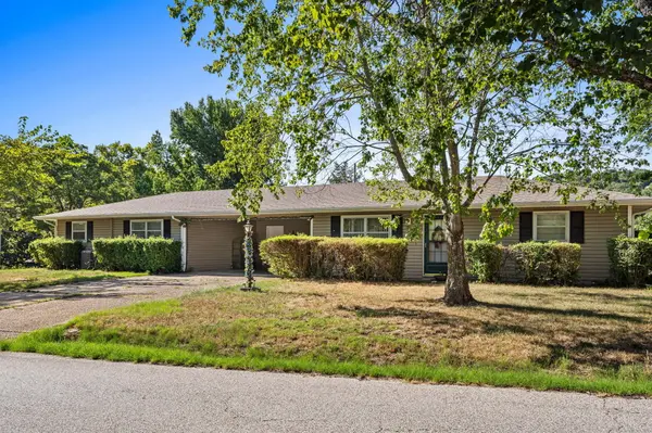 4 Sunnybrook LN, Kimberling City, MO 65686