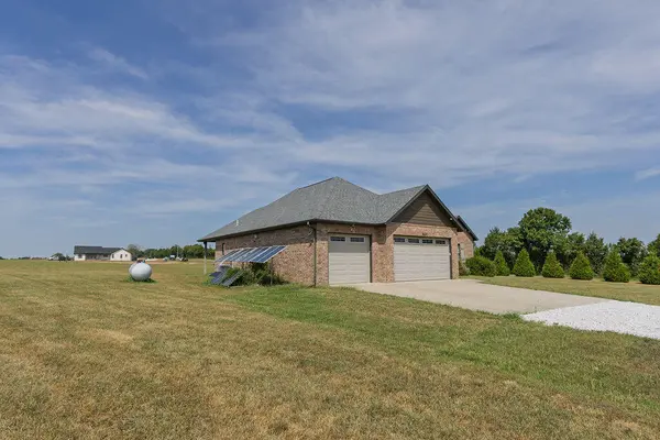 121 Southern Fields CIR, Clever, MO 65631