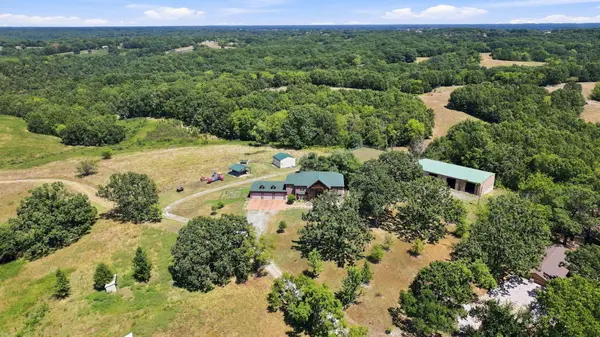 495 Shady Oak LN, Reeds Spring, MO 65737