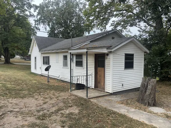 736 E 14th ST, Baxter Springs, KS 66713