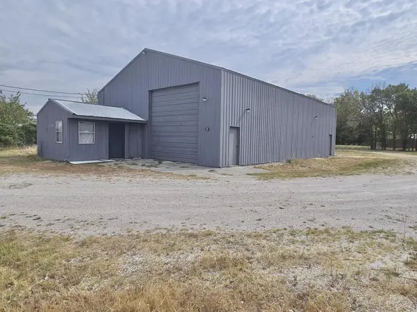 9741 Gateway DR, Neosho, MO 64850