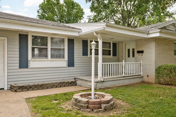 677 W Westview ST, Springfield, MO 65807