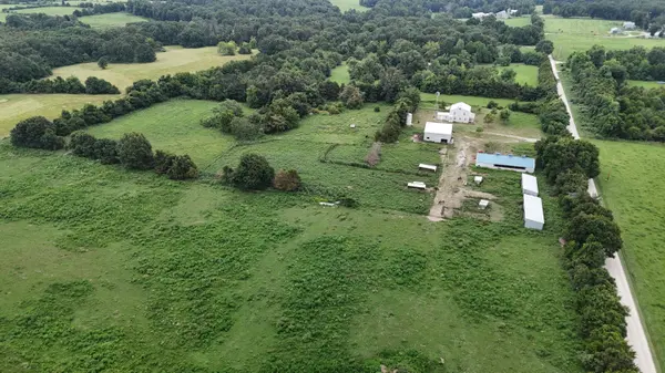 638 Centerpoint RD, Seymour, MO 65746