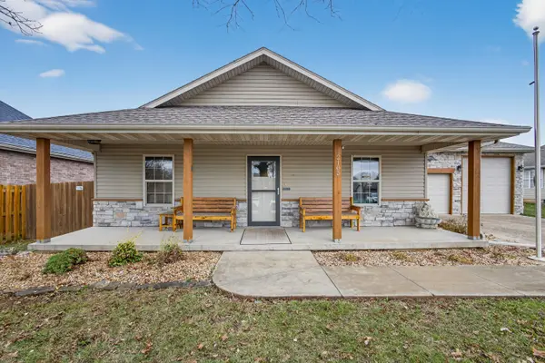 2105 W Mcclernon ST, Springfield, MO 65803