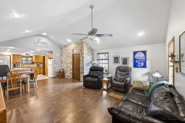 2105 W Mcclernon ST, Springfield, MO 65803