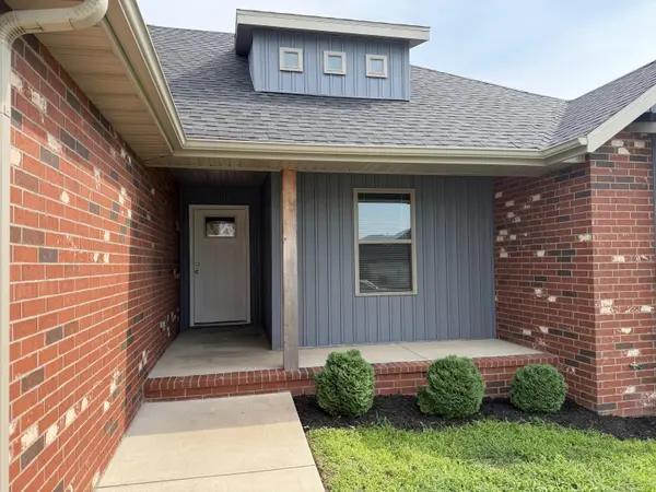 730 E Penzance CIR, Nixa, MO 65714