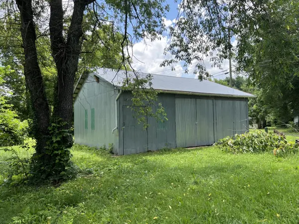 726 Mcnatt AVE, Aurora, MO 65605