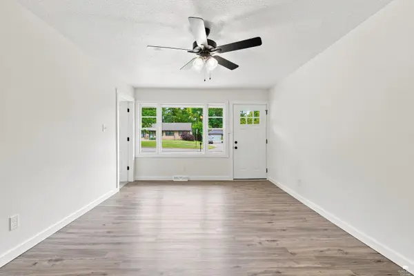 2440 Hobbs Dr., Manhattan, KS 66502