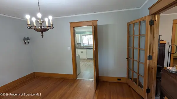 212 W Grove ST, Clarks Summit, PA 18411