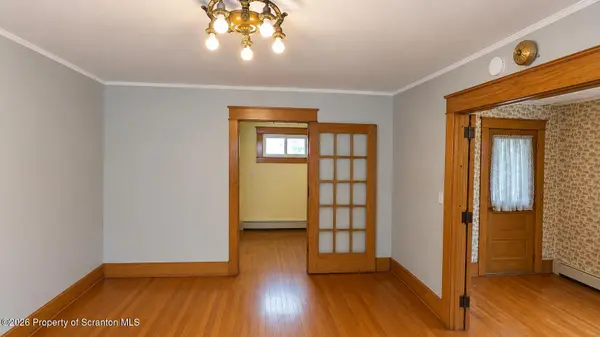 212 W Grove ST, Clarks Summit, PA 18411